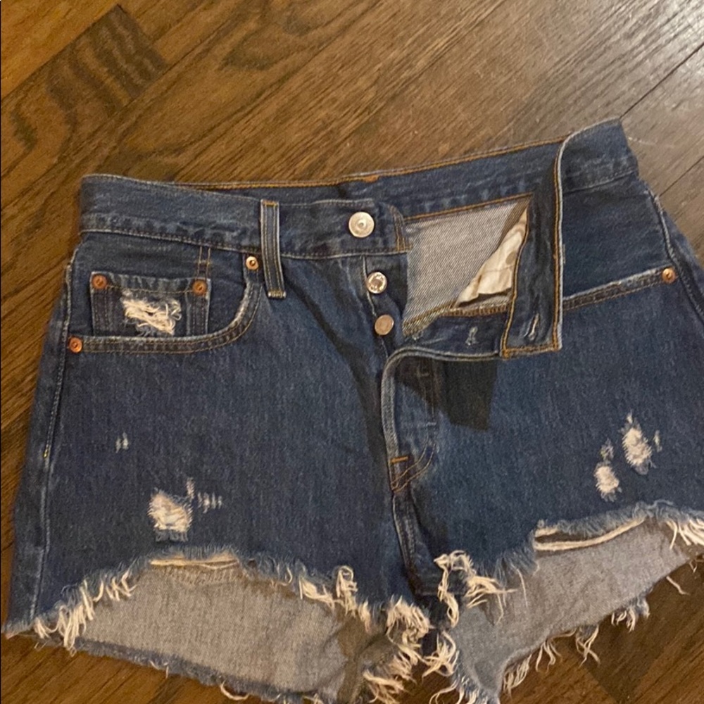 High Rise Levi Shorts 🌸